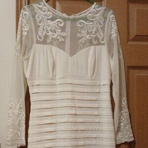 Beautiful white dress. Flattering fit. Size 12